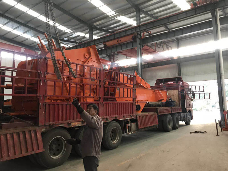 河南客戶訂購的車載移動(dòng)破碎站設(shè)備已發(fā)貨